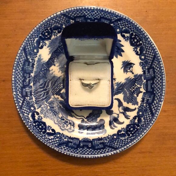 šĀ 10kāWhiteāGoldāDiamondāRing - Picture 3 of 8